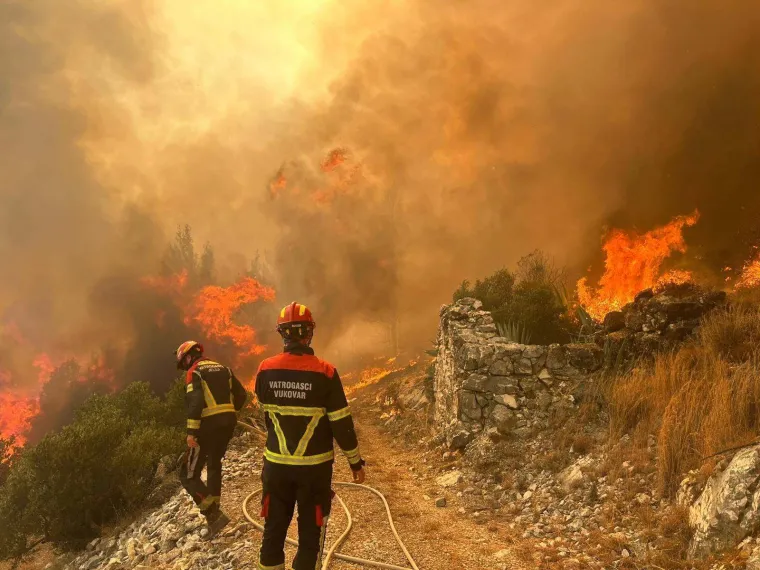 Vatrogasci objavili fotografije stihije na Hvaru: Pogledajte s čim su se borili