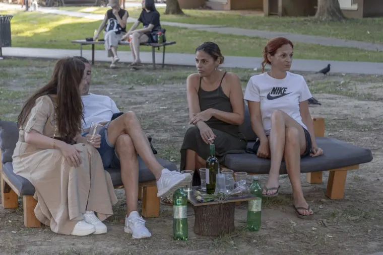 Legice zablistale na Sofi: Plavokosa ljepotica u zebrastoj haljini privlačila poglede