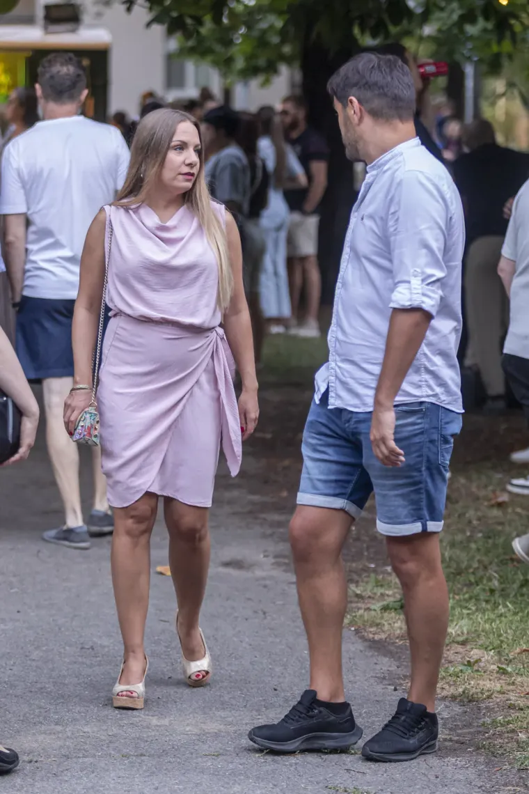 Legice zablistale na Sofi: Plavokosa ljepotica u zebrastoj haljini privlačila poglede