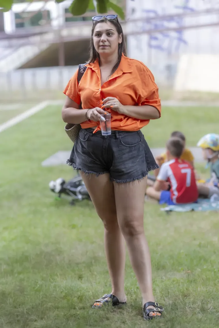 Legice zablistale na Sofi: Plavokosa ljepotica u zebrastoj haljini privlačila poglede