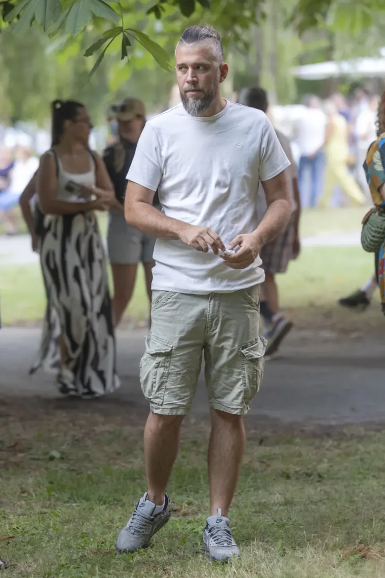 Legice zablistale na Sofi: Plavokosa ljepotica u zebrastoj haljini privlačila poglede