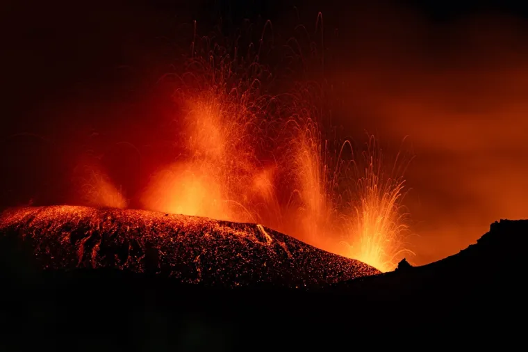 Etna se probudila! Lava izlazi iz najvi&scaron;eg aktivnog vulkana u Europi: Brojni avioni spu&scaron;teni na zemlju