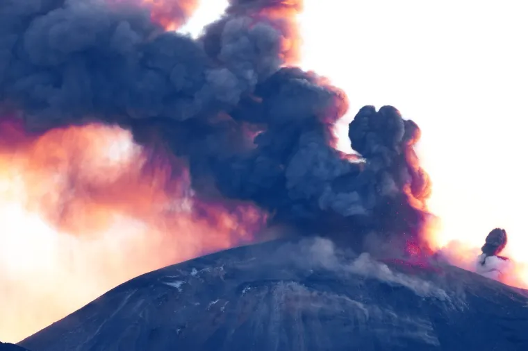 Etna se probudila! Lava izlazi iz najvi&scaron;eg aktivnog vulkana u Europi: Brojni avioni spu&scaron;teni na zemlju