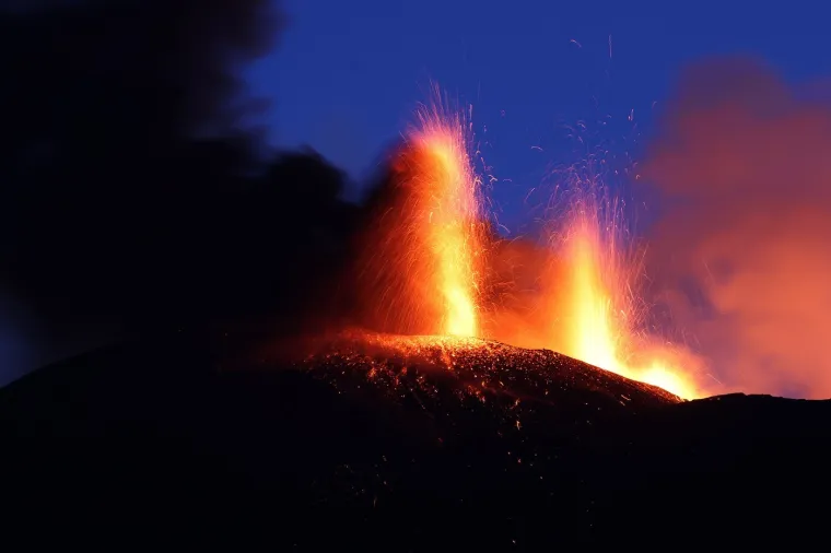 Etna se probudila! Lava izlazi iz najvi&scaron;eg aktivnog vulkana u Europi: Brojni avioni spu&scaron;teni na zemlju