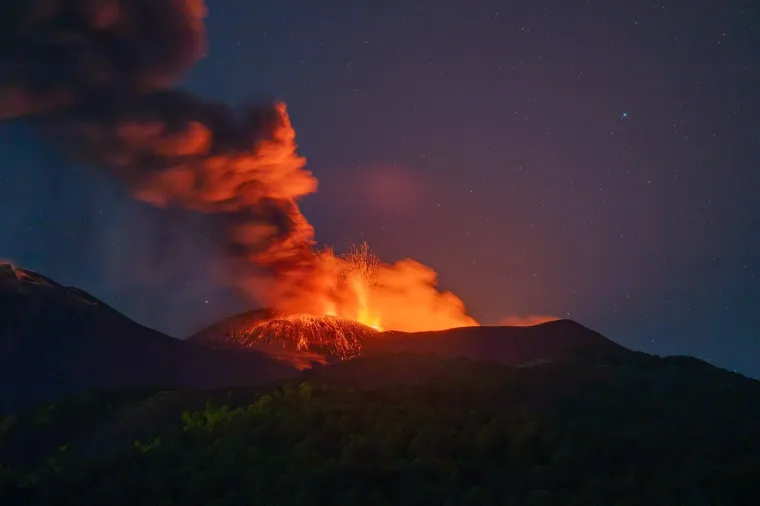 Etna se probudila! Lava izlazi iz najvi&scaron;eg aktivnog vulkana u Europi: Brojni avioni spu&scaron;teni na zemlju