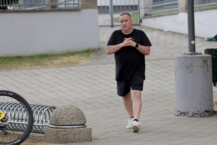 Svi su gledali u noge nasmijane plavu&scaron;e: Kad vidite fotografiju, bit će vam jasno i za&scaron;to