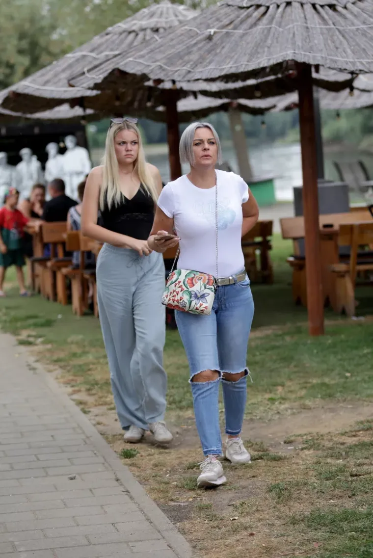 Svi su gledali u noge nasmijane plavu&scaron;e: Kad vidite fotografiju, bit će vam jasno i za&scaron;to