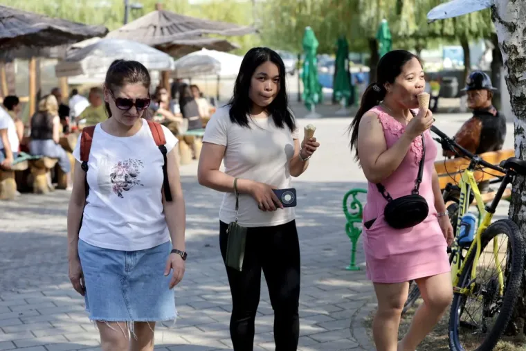 Svi su gledali u noge nasmijane plavu&scaron;e: Kad vidite fotografiju, bit će vam jasno i za&scaron;to