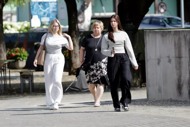 Svi su gledali u noge nasmijane plavu&scaron;e: Kad vidite fotografiju, bit će vam jasno i za&scaron;to