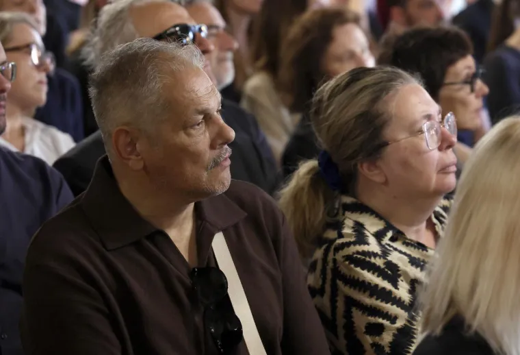 Emotivni prizori iz HNK-a: Kolege, prijatelji i suradnici oprostili se od Zrinka Ogreste