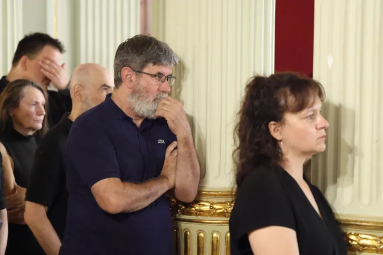 Emotivni prizori iz HNK-a: Kolege, prijatelji i suradnici oprostili se od Zrinka Ogreste
