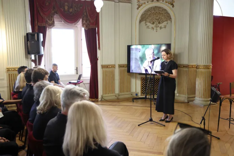 Emotivni prizori iz HNK-a: Kolege, prijatelji i suradnici oprostili se od Zrinka Ogreste