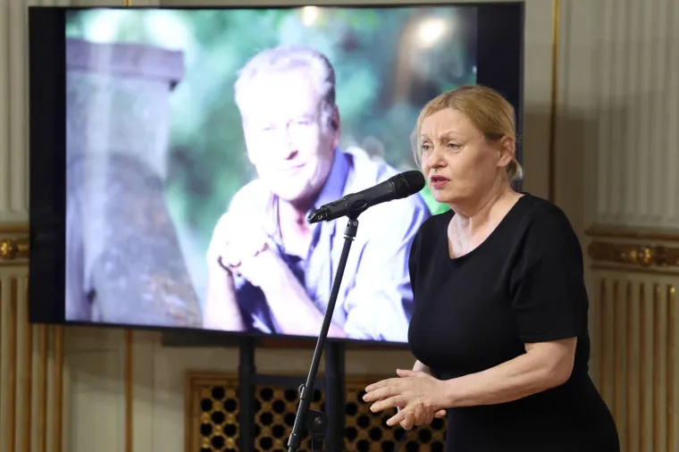 Emotivni prizori iz HNK-a: Kolege, prijatelji i suradnici oprostili se od Zrinka Ogreste