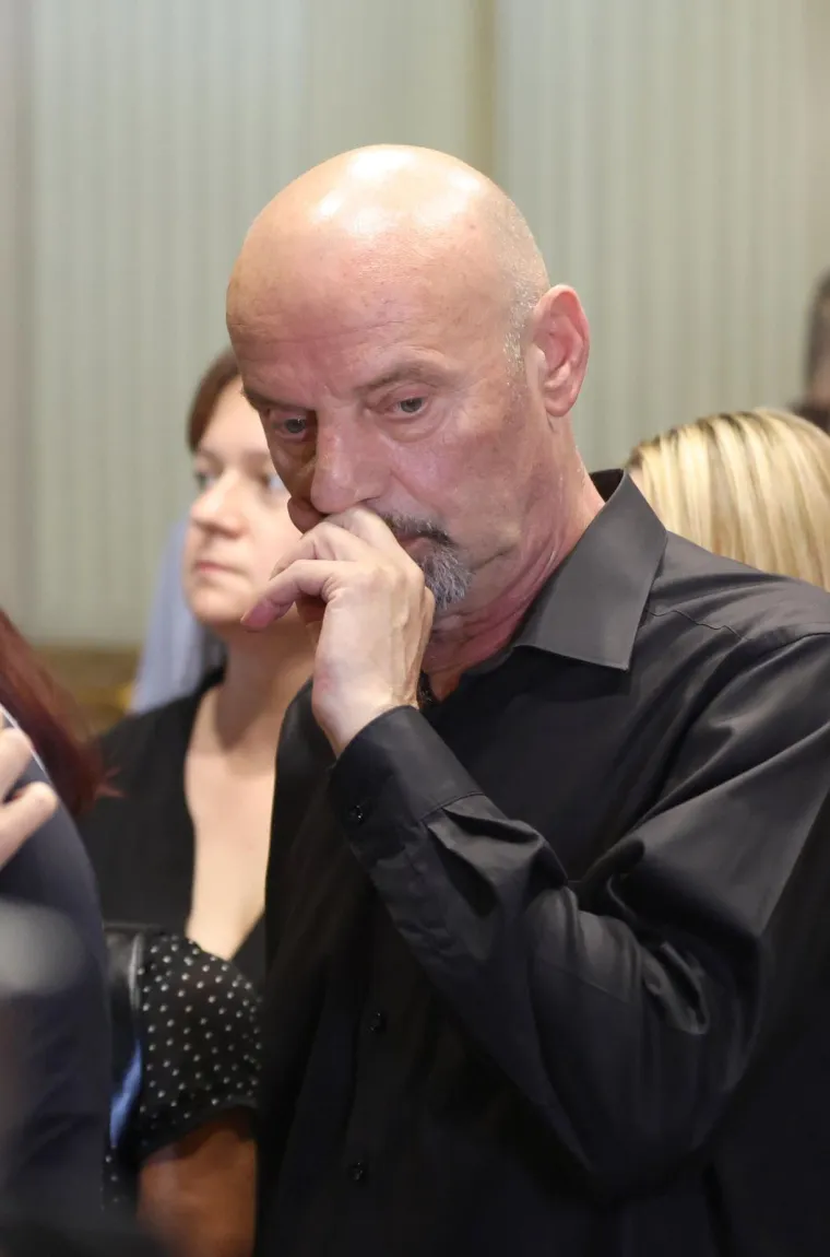 Emotivni prizori iz HNK-a: Kolege, prijatelji i suradnici oprostili se od Zrinka Ogreste