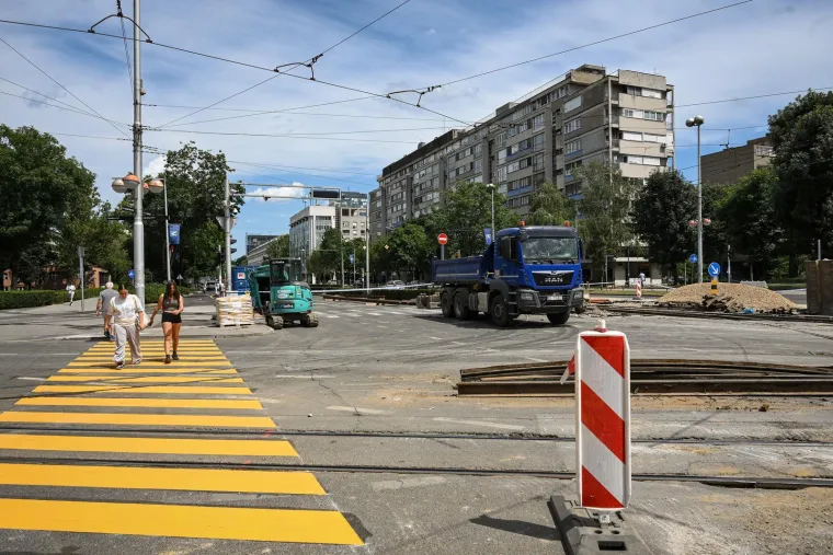 Pogledajte scene s križanja Savske i Vukovarske: Inspektorat zatvorio jo&scaron; dva gradili&scaron;ta