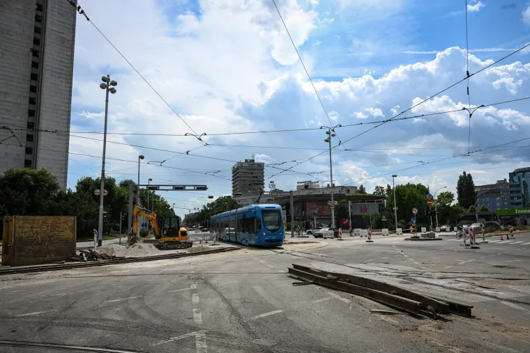 Pogledajte scene s križanja Savske i Vukovarske: Inspektorat zatvorio jo&scaron; dva gradili&scaron;ta