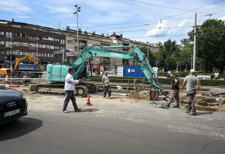 Pogledajte scene s križanja Savske i Vukovarske: Inspektorat zatvorio jo&scaron; dva gradili&scaron;ta