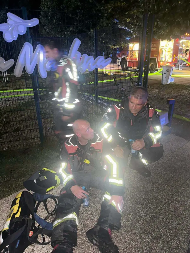Vatrena stihija progutala restoran u Rovinju, požar gasilo 14 vatrogasaca