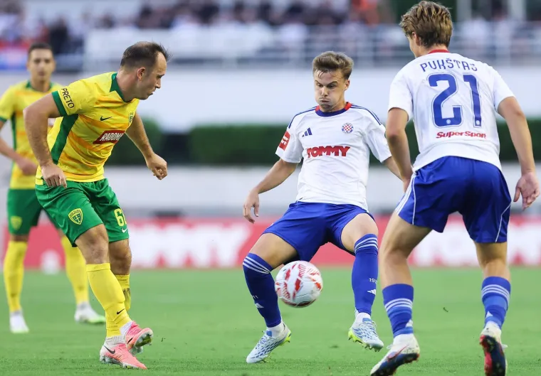 Pogledajte &scaron;to je Livaja radio na klupi dok je Hajduk igrao protiv Žiline