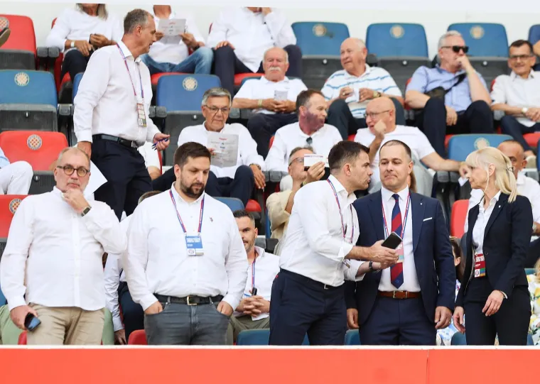 Pogledajte &scaron;to je Livaja radio na klupi dok je Hajduk igrao protiv Žiline