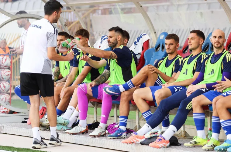Pogledajte &scaron;to je Livaja radio na klupi dok je Hajduk igrao protiv Žiline