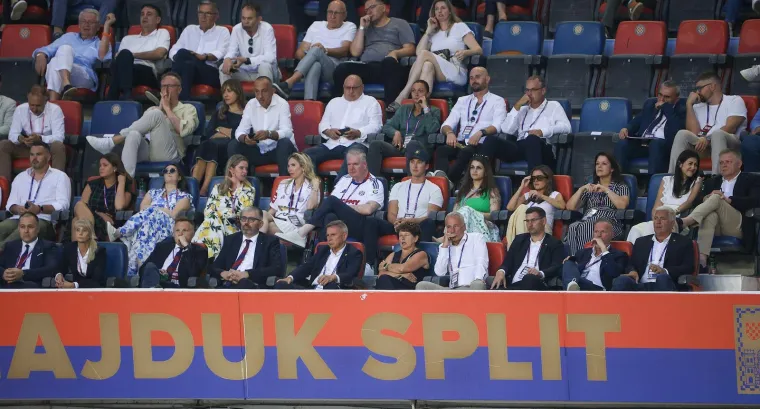 Pogledajte &scaron;to je Livaja radio na klupi dok je Hajduk igrao protiv Žiline
