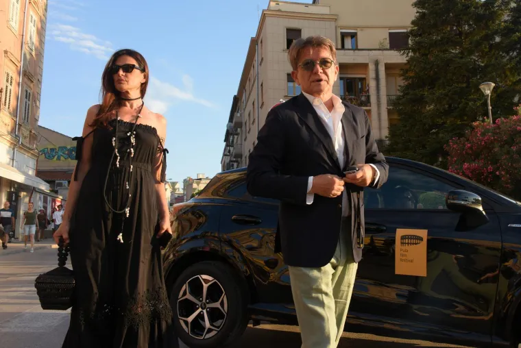 Glumačka elita okupila se u Areni: Pogledajte tko je sve pro&scaron;etao crvenim tepihom