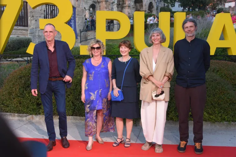 Glumačka elita okupila se u Areni: Pogledajte tko je sve pro&scaron;etao crvenim tepihom