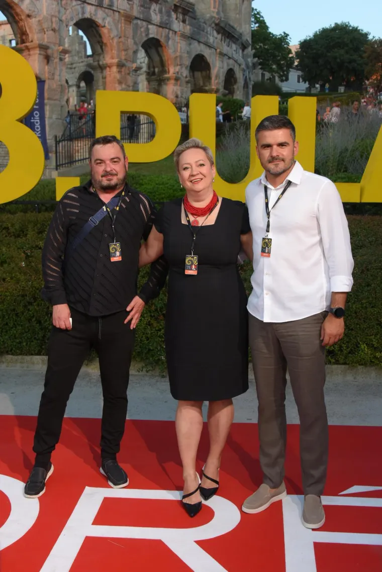 Glumačka elita okupila se u Areni: Pogledajte tko je sve pro&scaron;etao crvenim tepihom