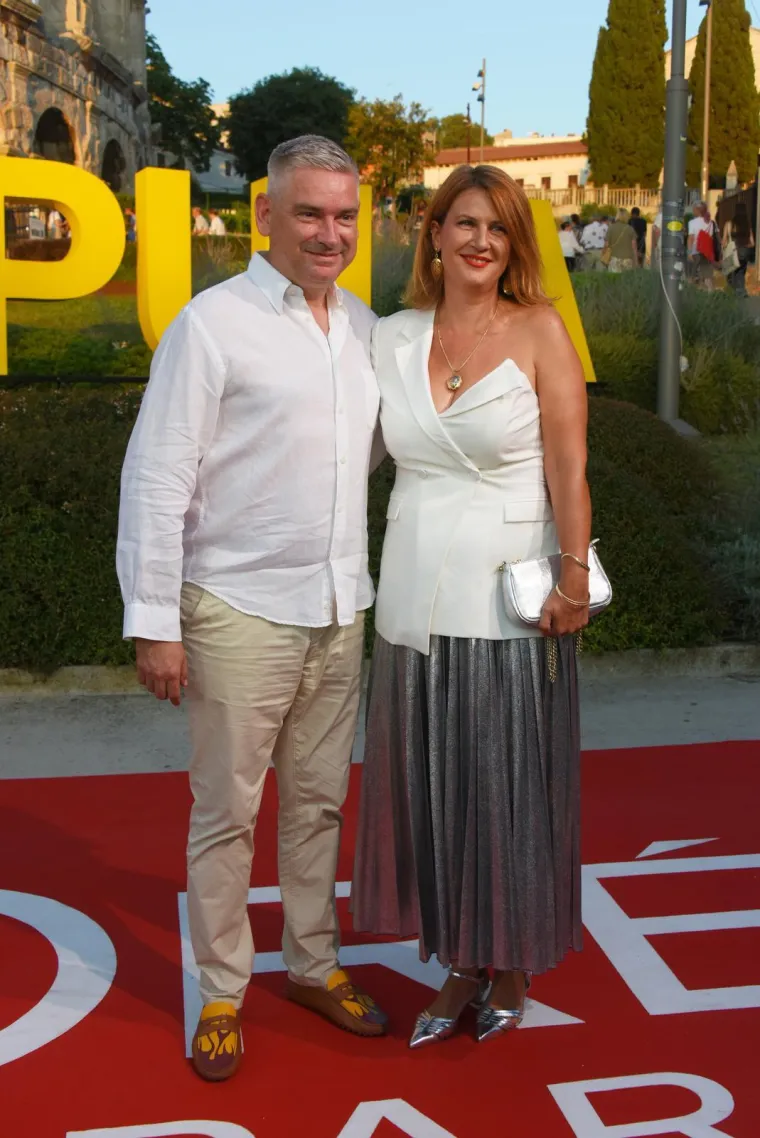 Glumačka elita okupila se u Areni: Pogledajte tko je sve pro&scaron;etao crvenim tepihom