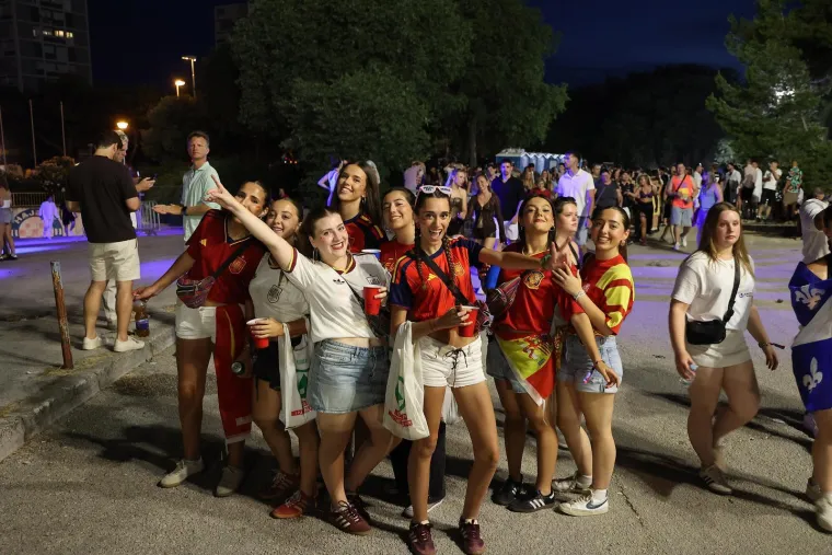 Patrijaneri pohrlili na Ultru: Pogledajte prve fotografije
