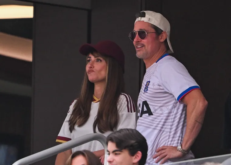 Brad Pitt pravi je kit: S predivnom je ženom gledao utakmicu, a jedan detalj na njemu zbunio je sve