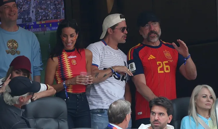 Brad Pitt pravi je kit: S predivnom je ženom gledao utakmicu, a jedan detalj na njemu zbunio je sve