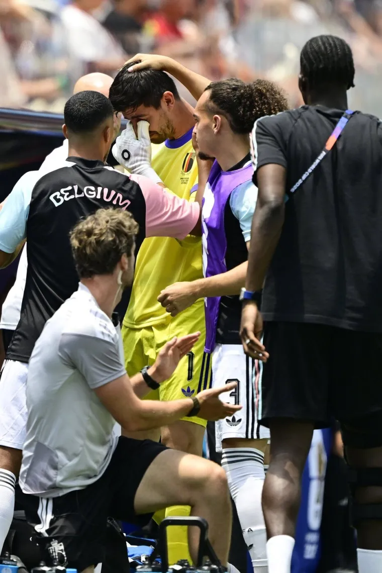 Courtois se ozlijedio i u suzama napustio teren: Emotivni opro&scaron;taj od Mundijala slomio Belgiju