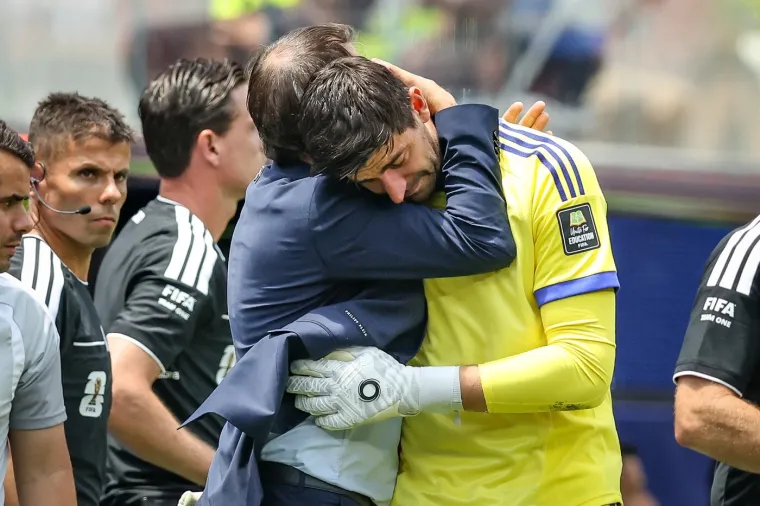 Courtois se ozlijedio i u suzama napustio teren: Emotivni opro&scaron;taj od Mundijala slomio Belgiju