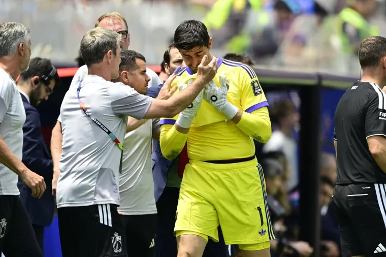 Courtois se ozlijedio i u suzama napustio teren: Emotivni opro&scaron;taj od Mundijala slomio Belgiju