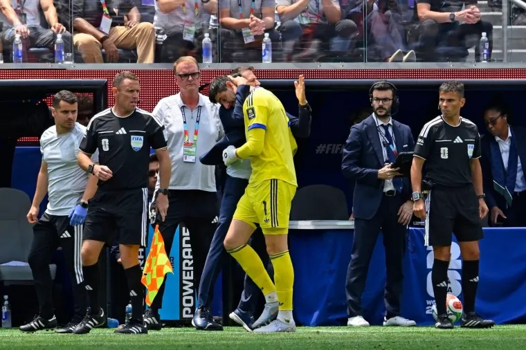 Courtois se ozlijedio i u suzama napustio teren: Emotivni opro&scaron;taj od Mundijala slomio Belgiju