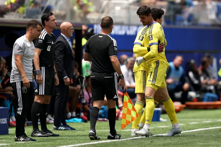 Courtois se ozlijedio i u suzama napustio teren: Emotivni opro&scaron;taj od Mundijala slomio Belgiju