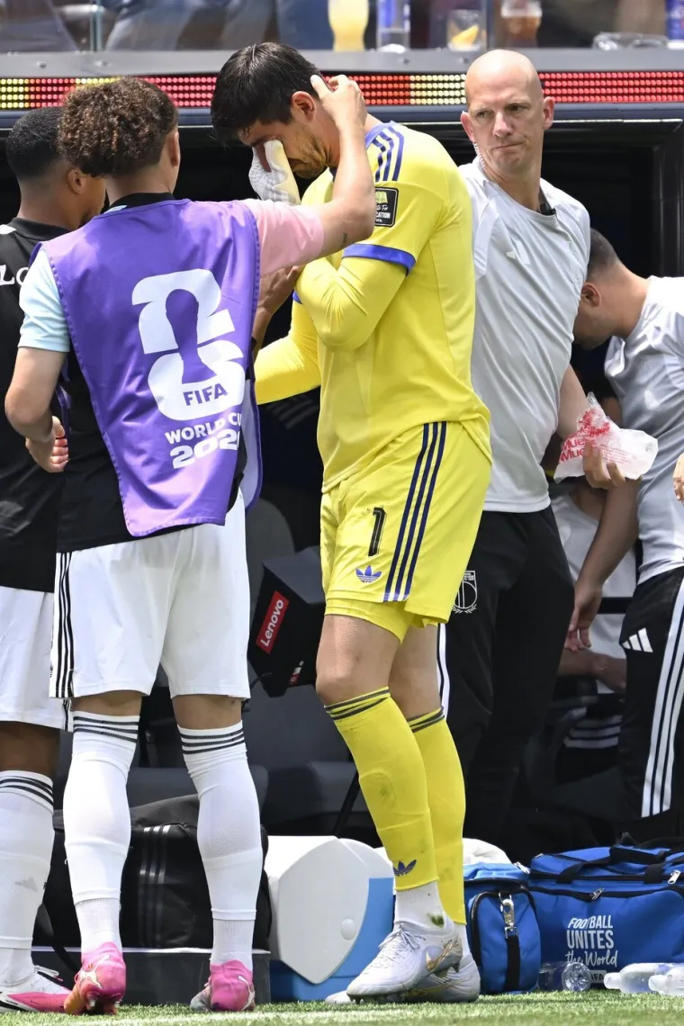 Courtois se ozlijedio i u suzama napustio teren: Emotivni opro&scaron;taj od Mundijala slomio Belgiju