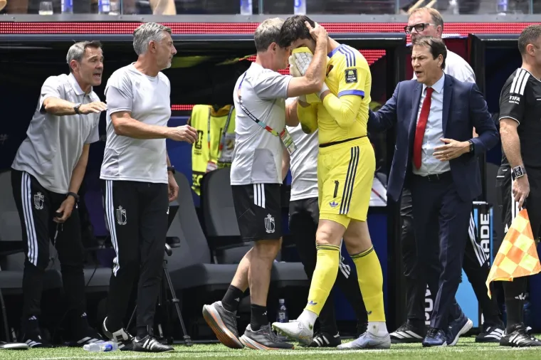 Courtois se ozlijedio i u suzama napustio teren: Emotivni opro&scaron;taj od Mundijala slomio Belgiju