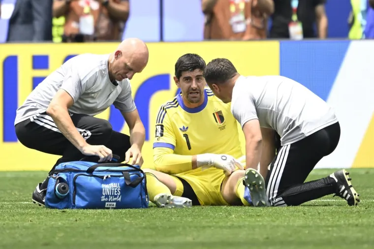 Courtois se ozlijedio i u suzama napustio teren: Emotivni opro&scaron;taj od Mundijala slomio Belgiju