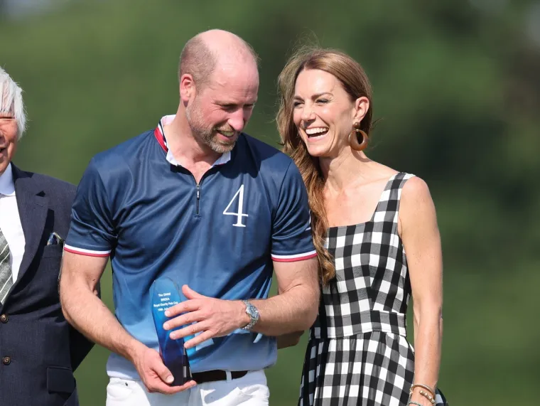 Princ William i Kate prekr&scaron;ili protokol: Nježno se poljubili pred svima i očarali svijet