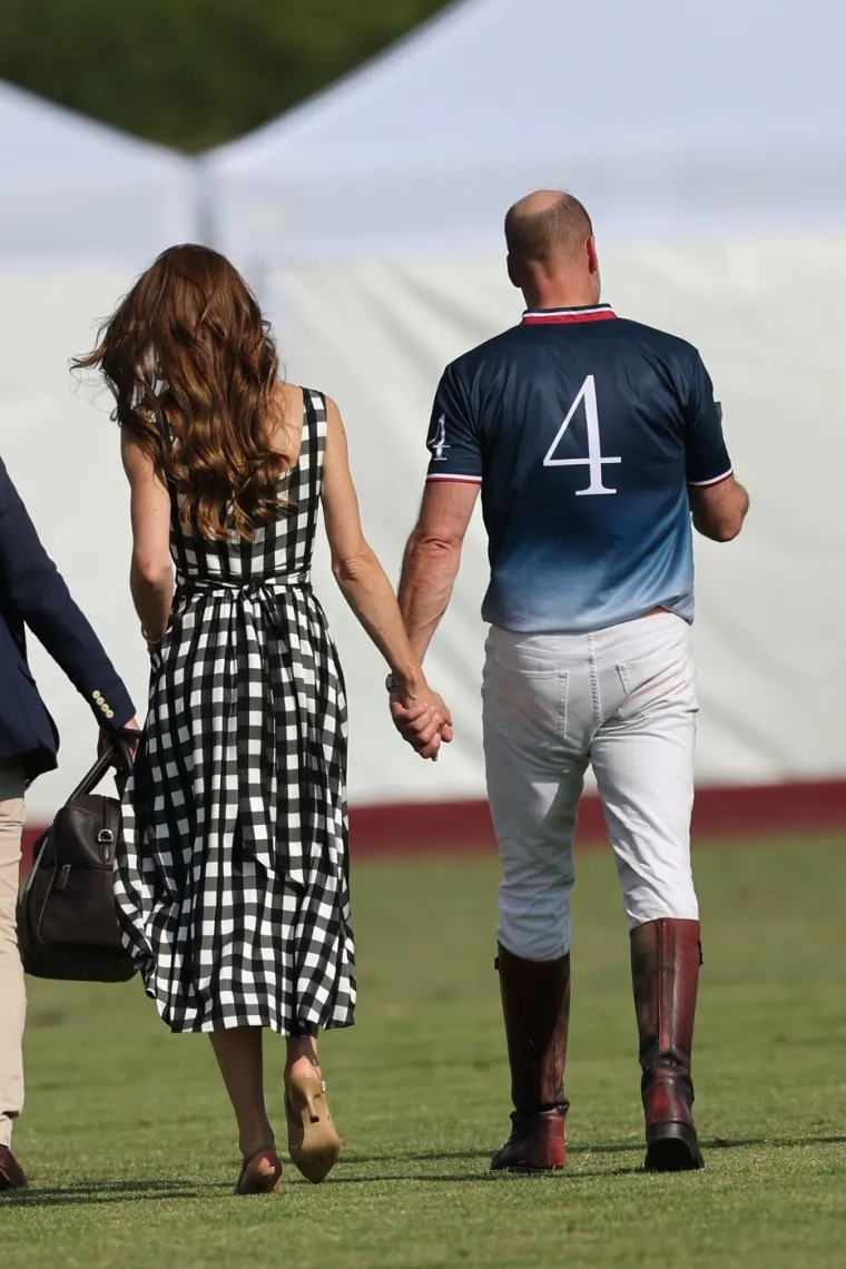 Princ William i Kate prekr&scaron;ili protokol: Nježno se poljubili pred svima i očarali svijet