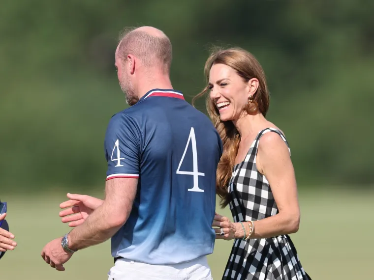 Princ William i Kate prekr&scaron;ili protokol: Nježno se poljubili pred svima i očarali svijet