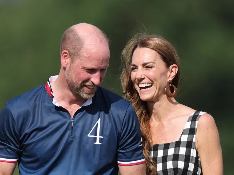 Princ William i Kate prekr&scaron;ili protokol: Nježno se poljubili pred svima i očarali svijet