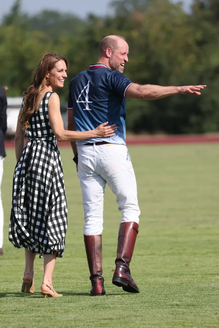 Princ William i Kate prekr&scaron;ili protokol: Nježno se poljubili pred svima i očarali svijet
