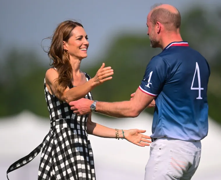 Princ William i Kate prekr&scaron;ili protokol: Nježno se poljubili pred svima i očarali svijet