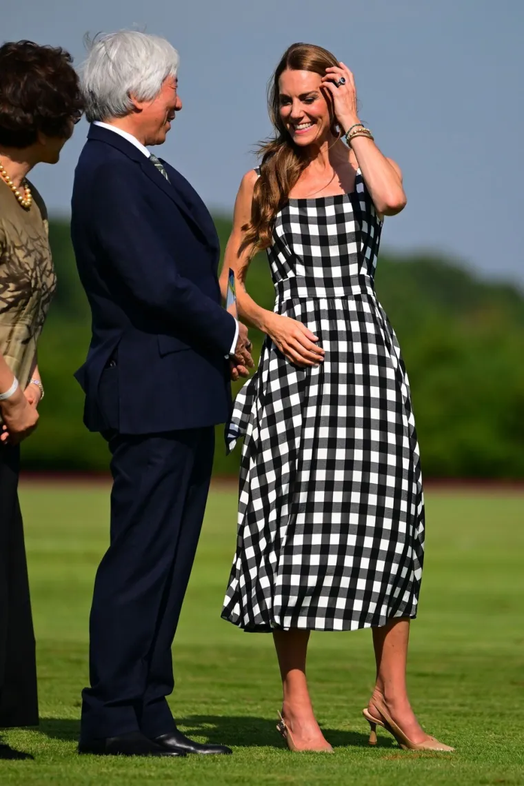 Princ William i Kate prekr&scaron;ili protokol: Nježno se poljubili pred svima i očarali svijet