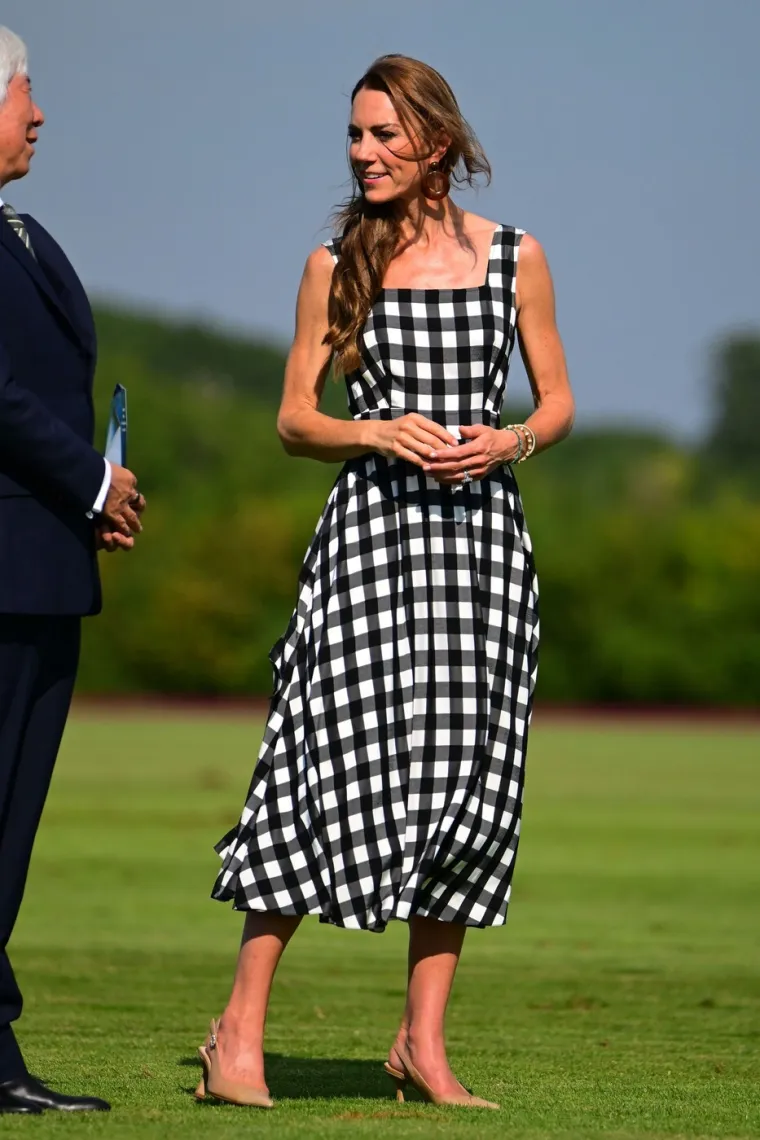 Princ William i Kate prekr&scaron;ili protokol: Nježno se poljubili pred svima i očarali svijet