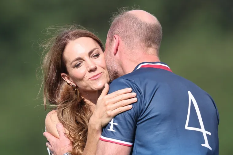 Princ William i Kate prekr&scaron;ili protokol: Nježno se poljubili pred svima i očarali svijet